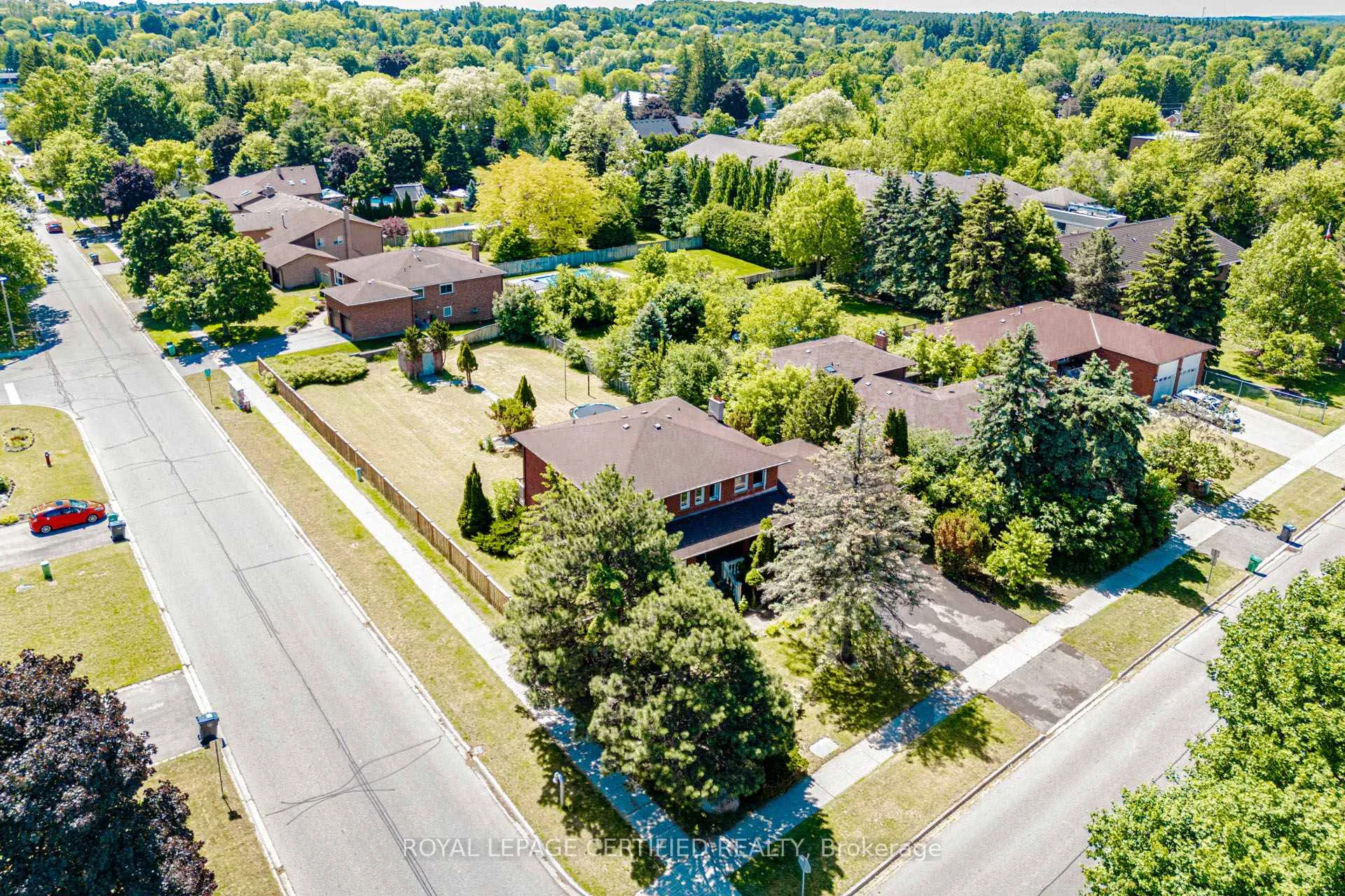 Photo 2 of 28 Walker Road E, Caledon, Caledon East — HOMEH