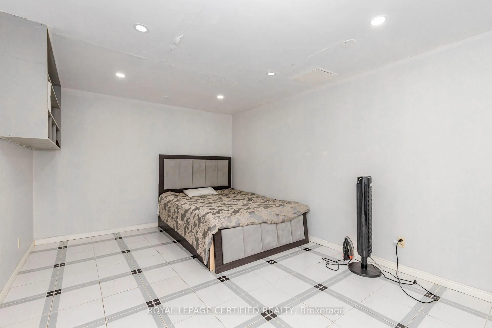 Photo 47 of 28 Walker Road E, Caledon, Caledon East — HOMEH