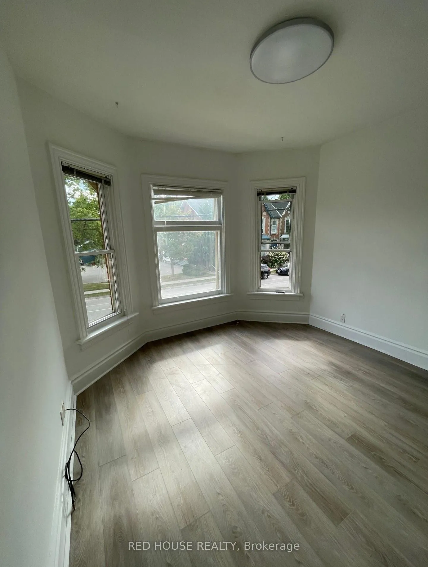 Photo 13 of 323B Woolwich Street, Guelph, Exhibition Park — HOMEH