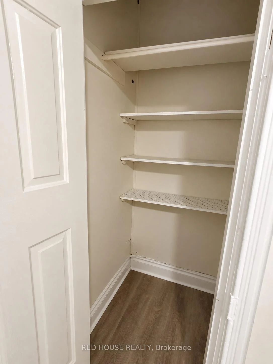 Photo 15 of 323B Woolwich Street, Guelph, Exhibition Park — HOMEH