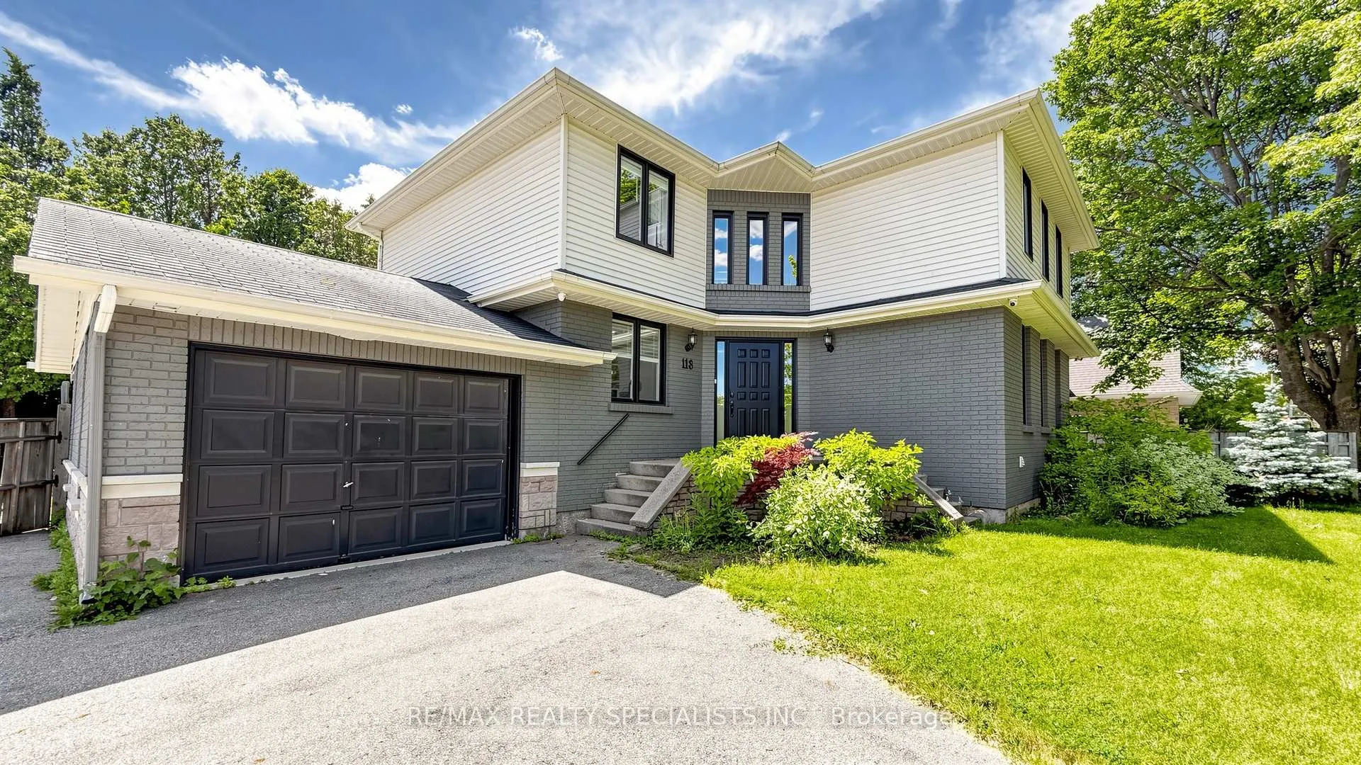 Photo 2 of 118 Central Avenue, Grimsby, Grimsby East — HOMEH