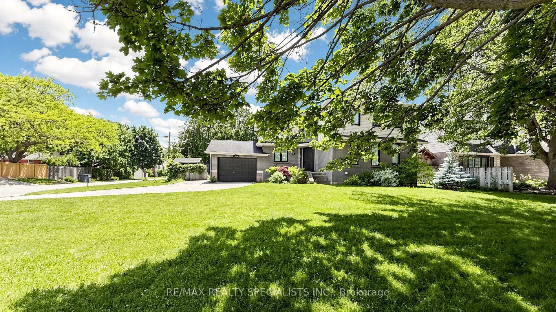 Photo 4 of 118 Central Avenue, Grimsby, Grimsby East — HOMEH