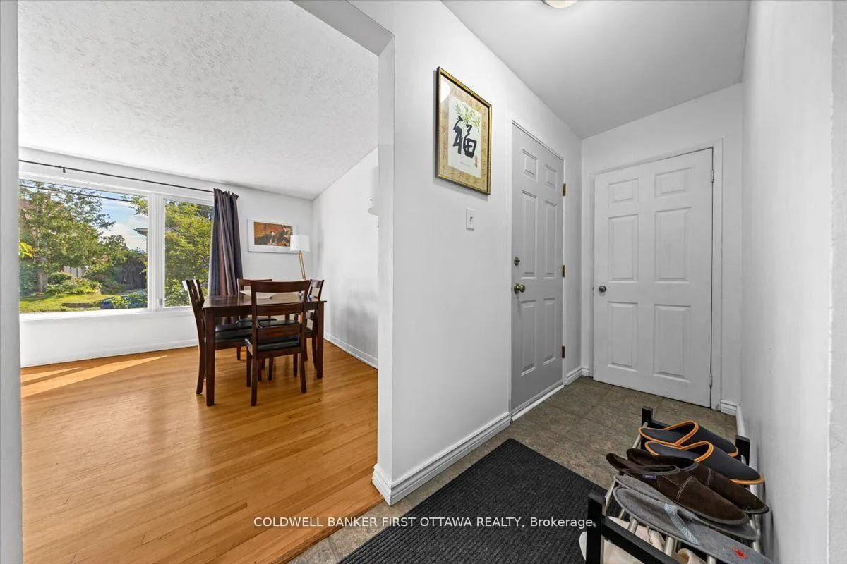 Photo 2 of 902 Watson Street, Ottawa, Fairfield Heights — HOMEH