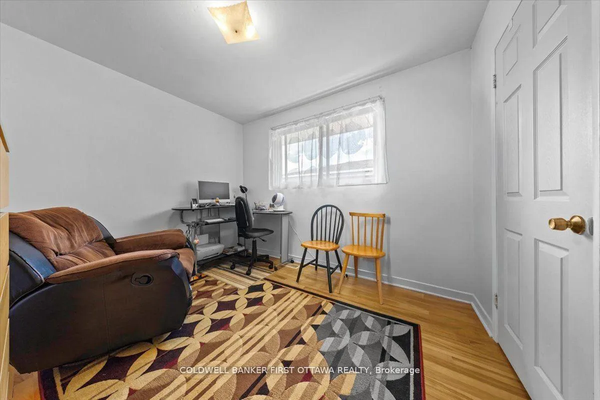 Photo 4 of 902 Watson Street, Ottawa, Fairfield Heights — HOMEH
