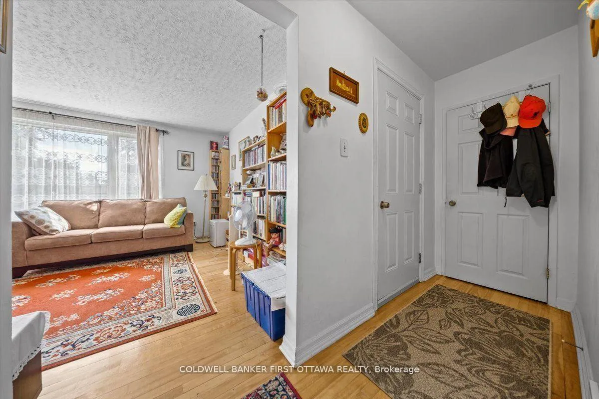 Photo 5 of 902 Watson Street, Ottawa, Fairfield Heights — HOMEH
