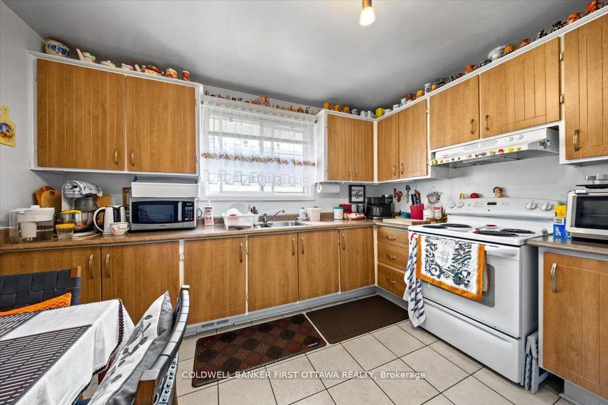 Photo 7 of 902 Watson Street, Ottawa, Fairfield Heights — HOMEH