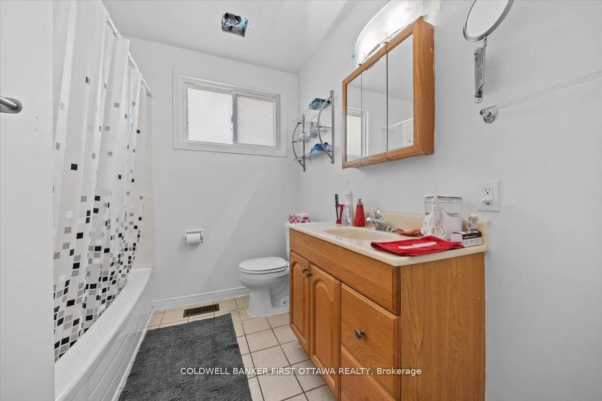 Photo 10 of 902 Watson Street, Ottawa, Fairfield Heights — HOMEH