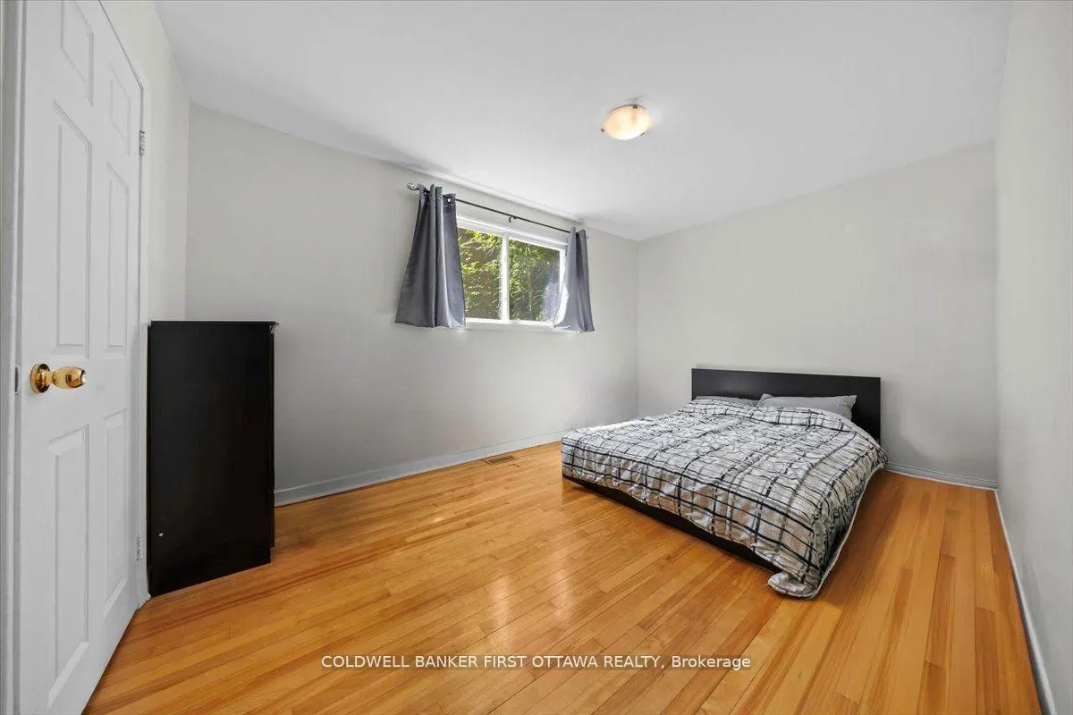 Photo 13 of 902 Watson Street, Ottawa, Fairfield Heights — HOMEH