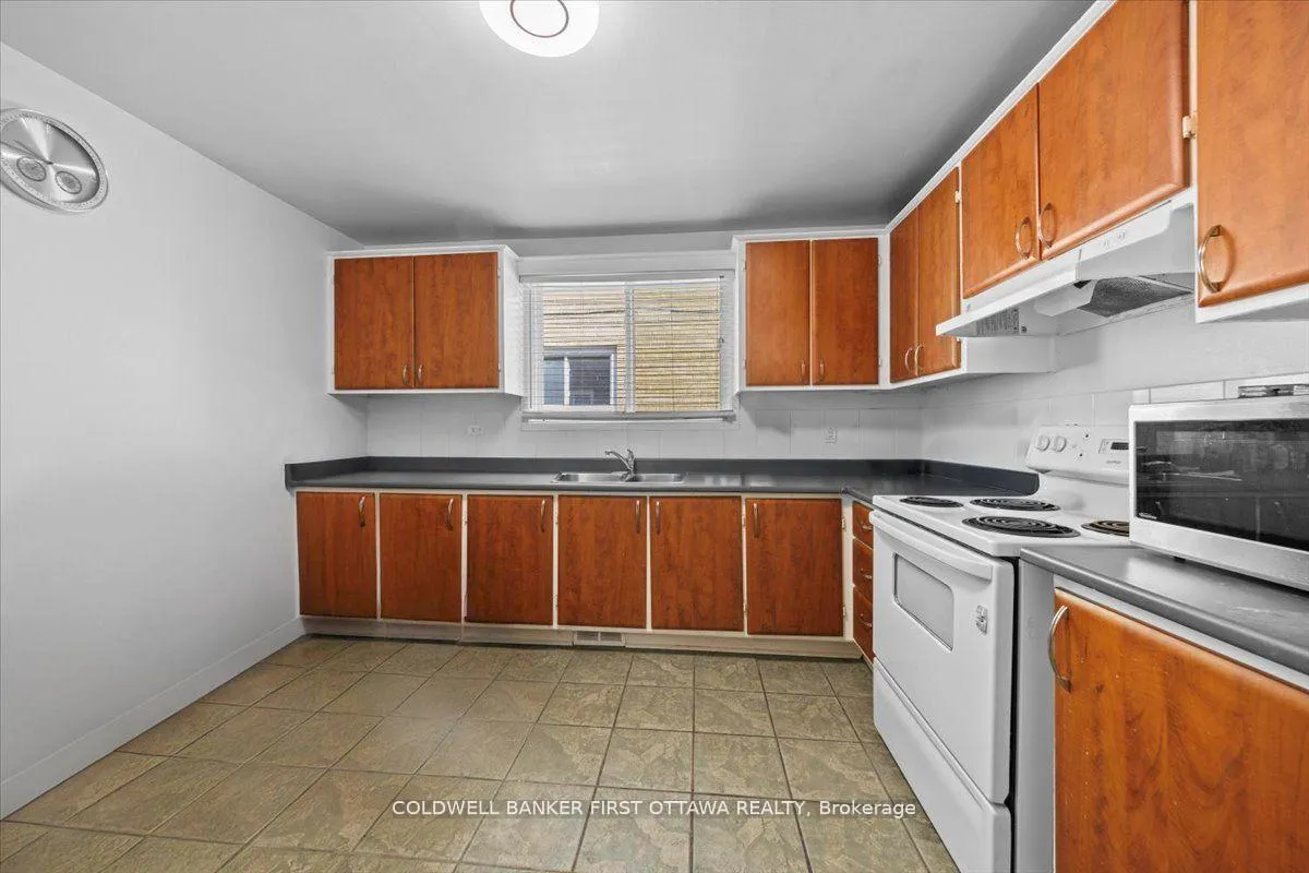 Photo 15 of 902 Watson Street, Ottawa, Fairfield Heights — HOMEH