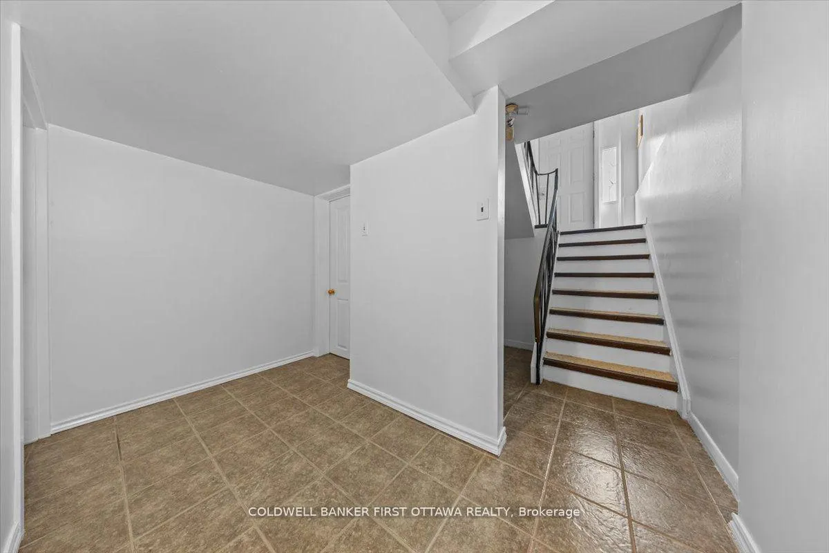 Photo 17 of 902 Watson Street, Ottawa, Fairfield Heights — HOMEH