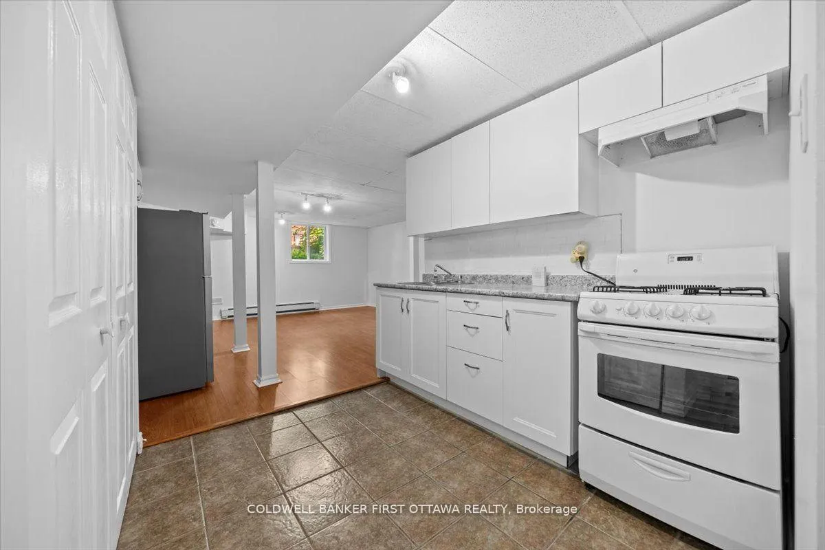 Photo 18 of 902 Watson Street, Ottawa, Fairfield Heights — HOMEH