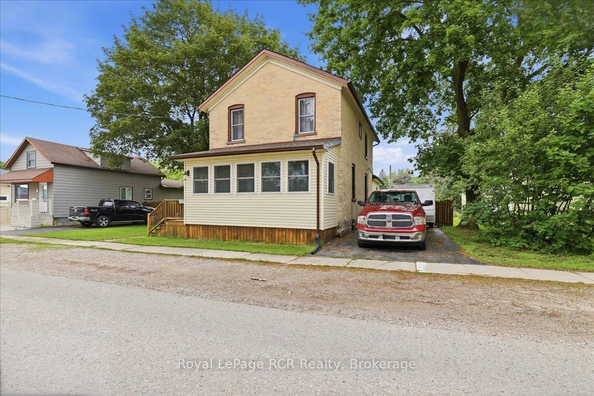 Front of 161 Livingstone Avenue N