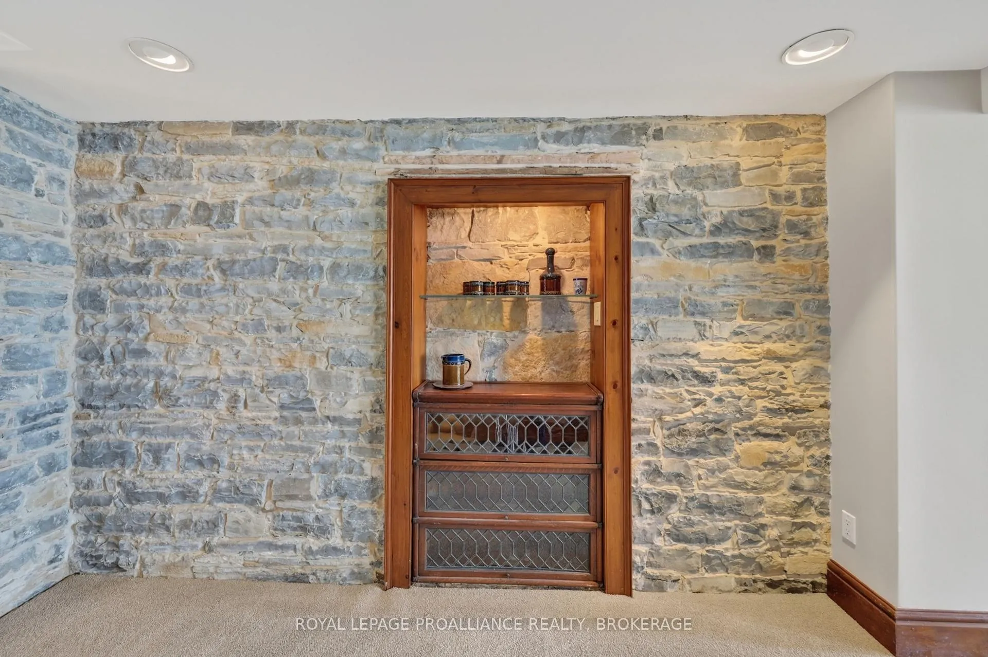 Photo 5 of 12 Rideau Street, Kingston, East of Sir John A. Blvd — HOMEH