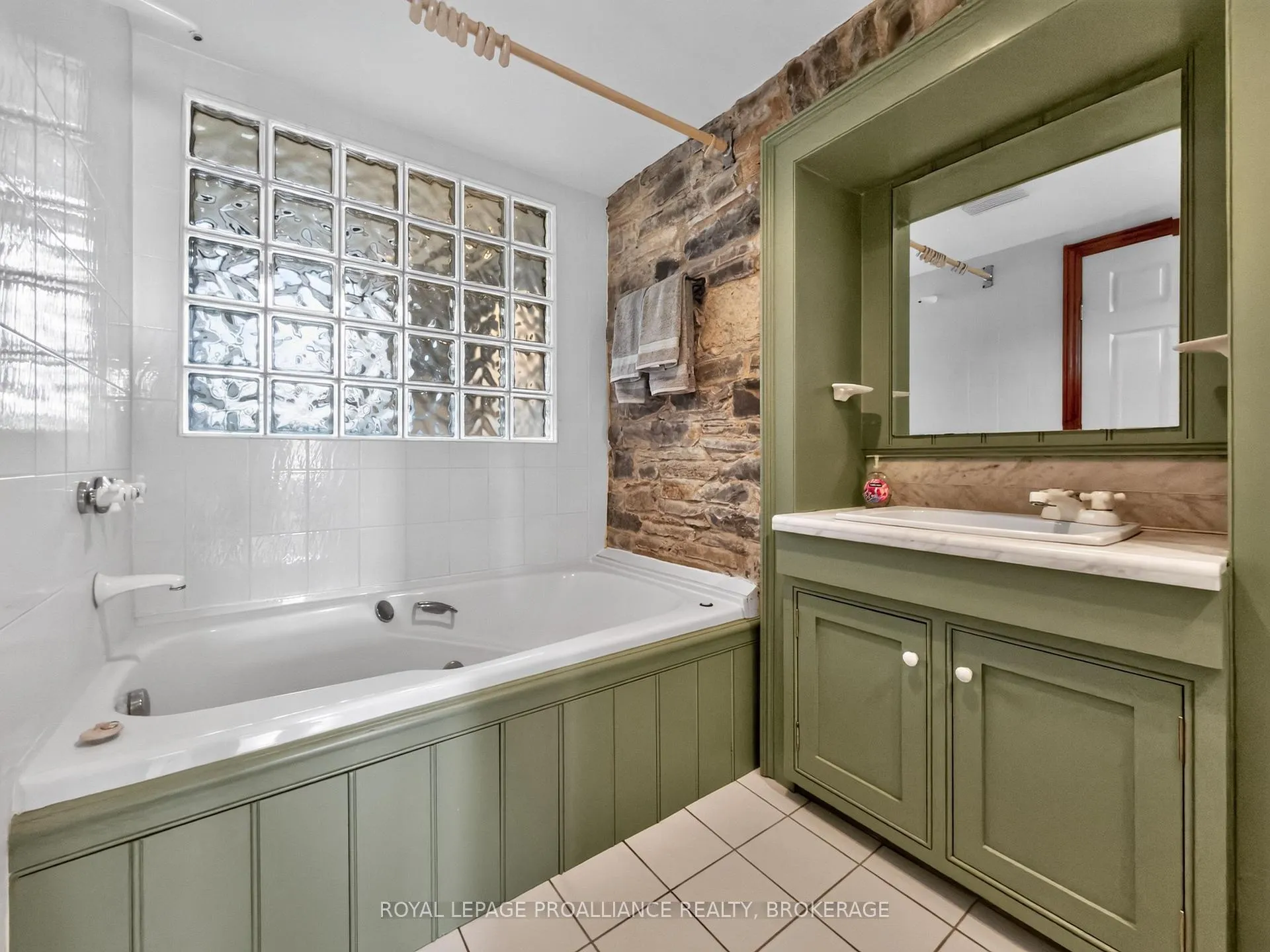 Photo 15 of 12 Rideau Street, Kingston, East of Sir John A. Blvd — HOMEH