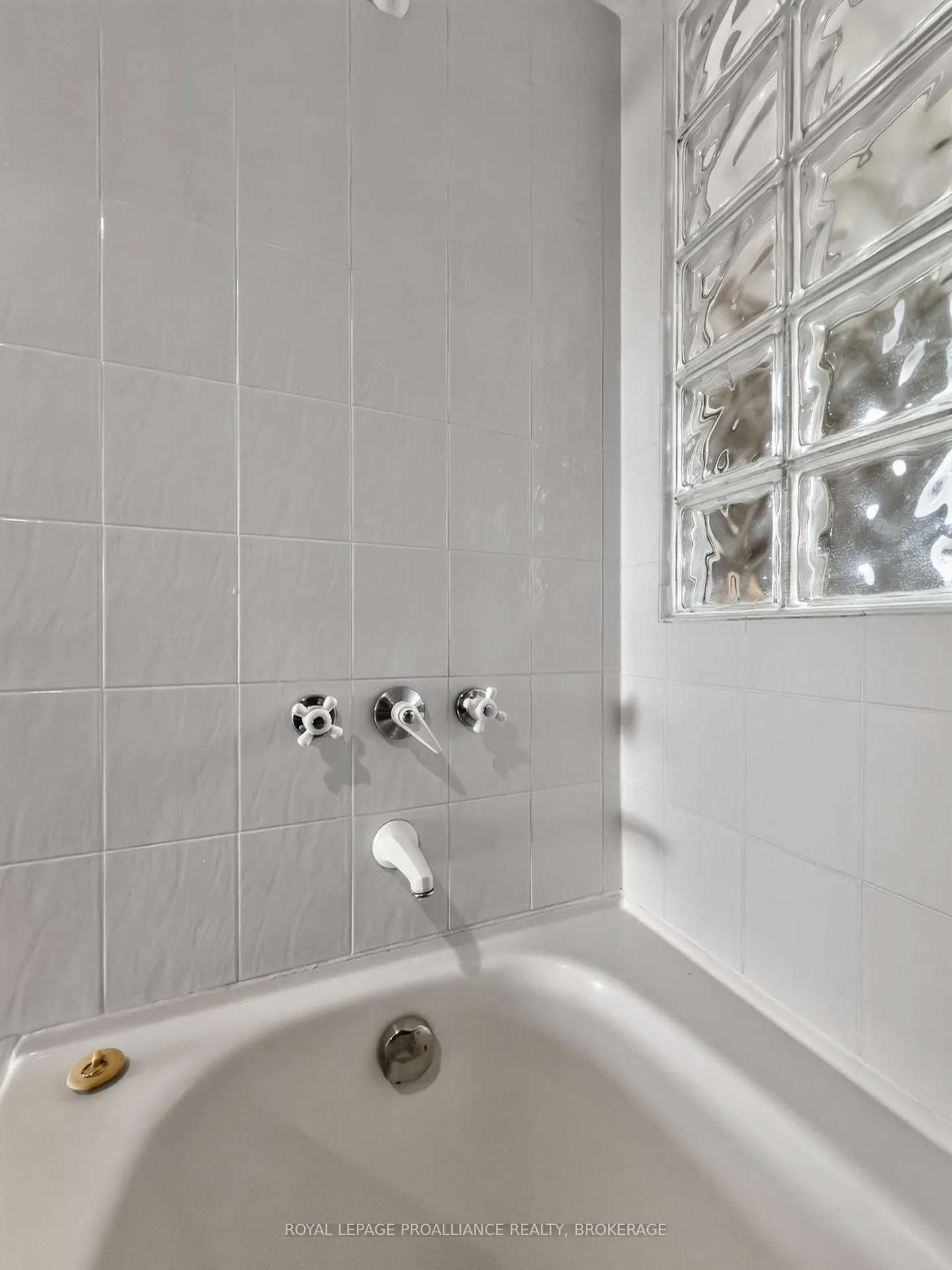 Photo 16 of 12 Rideau Street, Kingston, East of Sir John A. Blvd — HOMEH