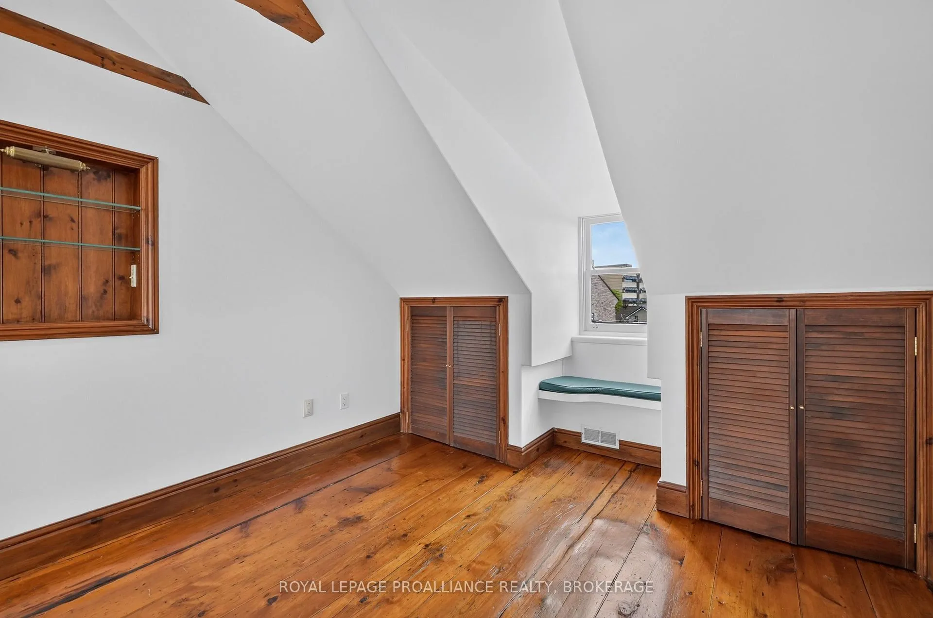Photo 20 of 12 Rideau Street, Kingston, East of Sir John A. Blvd — HOMEH