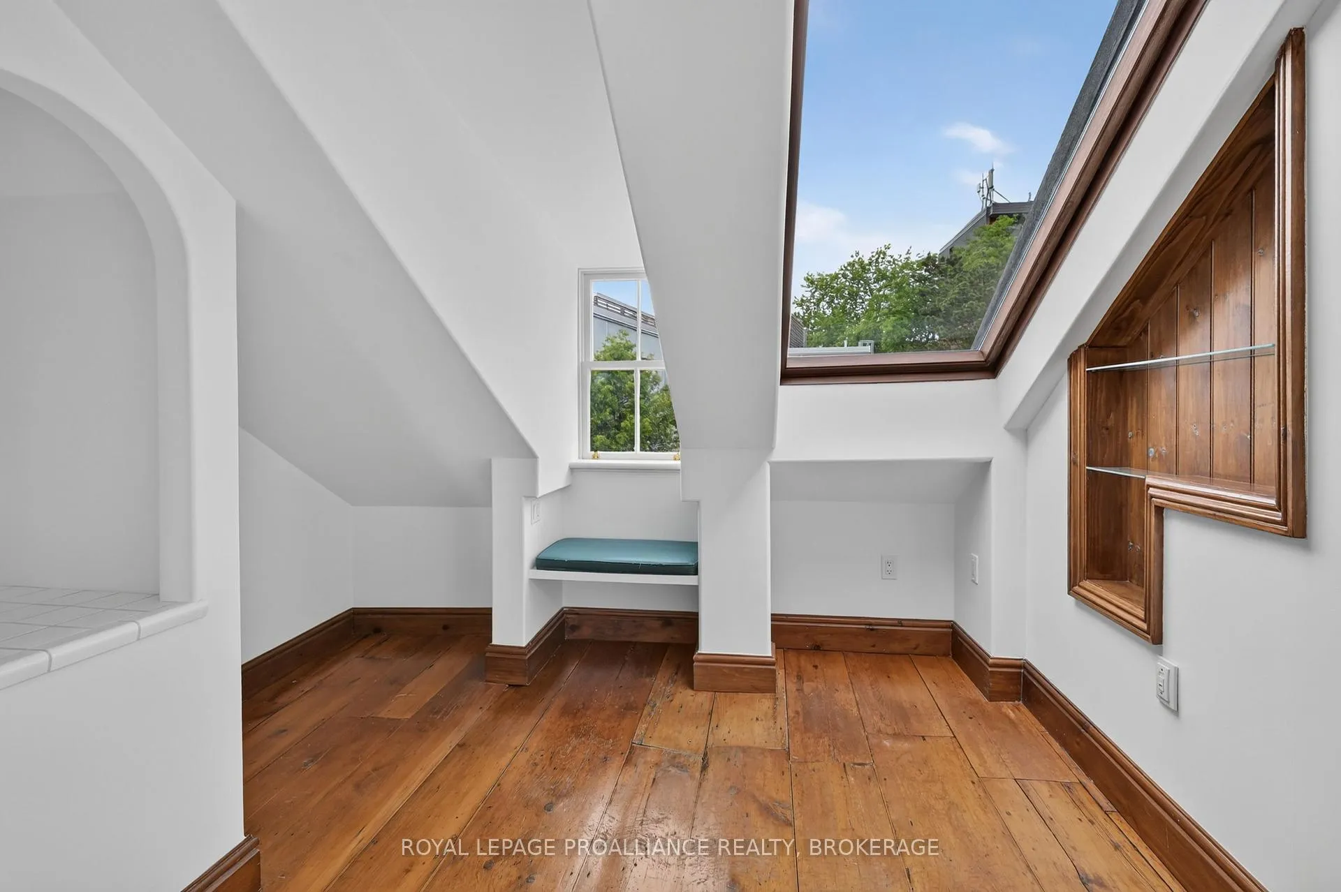 Photo 22 of 12 Rideau Street, Kingston, East of Sir John A. Blvd — HOMEH
