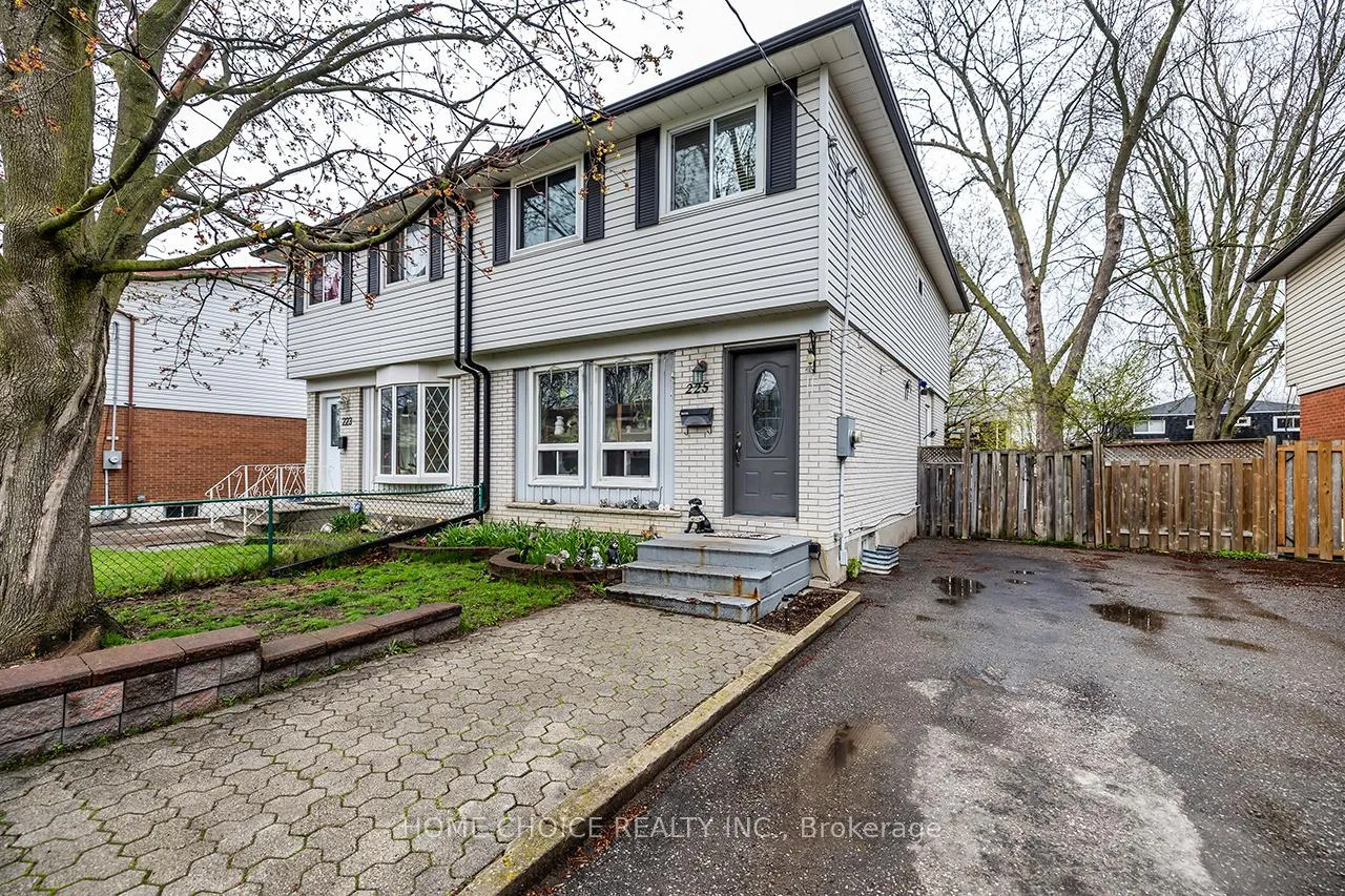 Photo 2 of 225 Barkley Crescent, Oshawa, Vanier — HOMEH