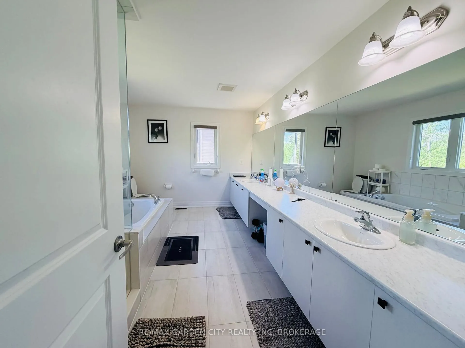 Photo 18 of 9224 White Oak Avenue, Niagara Falls, Lyons Creek — HOMEH