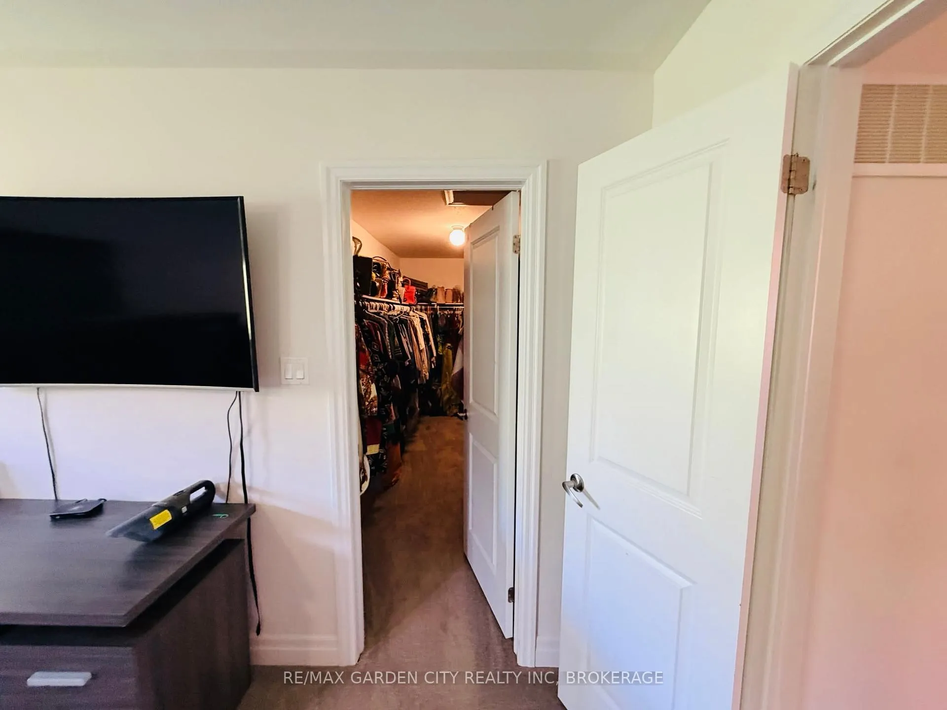 Photo 19 of 9224 White Oak Avenue, Niagara Falls, Lyons Creek — HOMEH