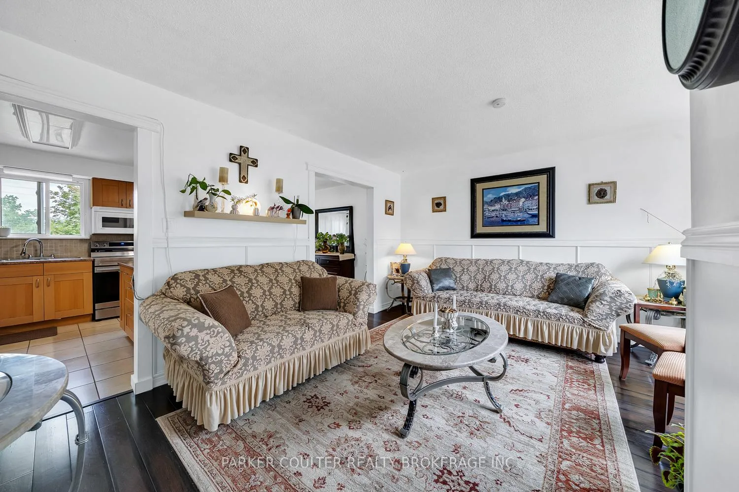 Photo 3 of 23 Chaucer Crescent, Barrie, Letitia Heights — HOMEH