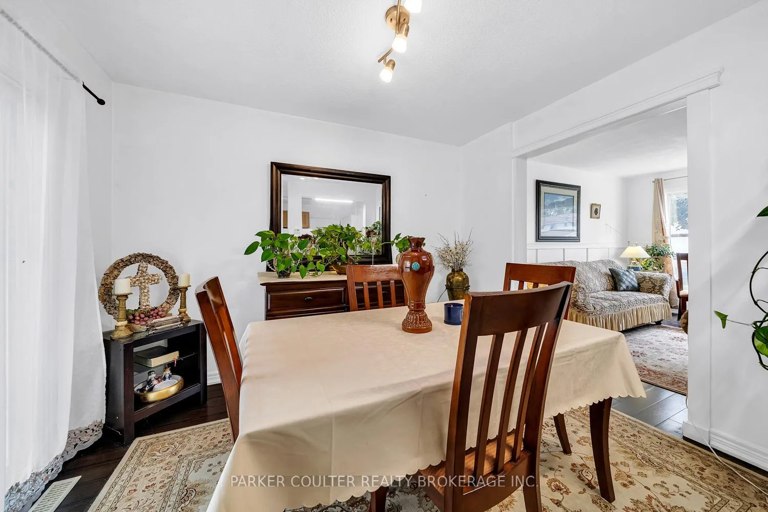 Photo 7 of 23 Chaucer Crescent, Barrie, Letitia Heights — HOMEH