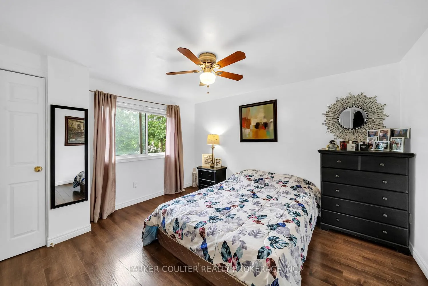 Photo 17 of 23 Chaucer Crescent, Barrie, Letitia Heights — HOMEH