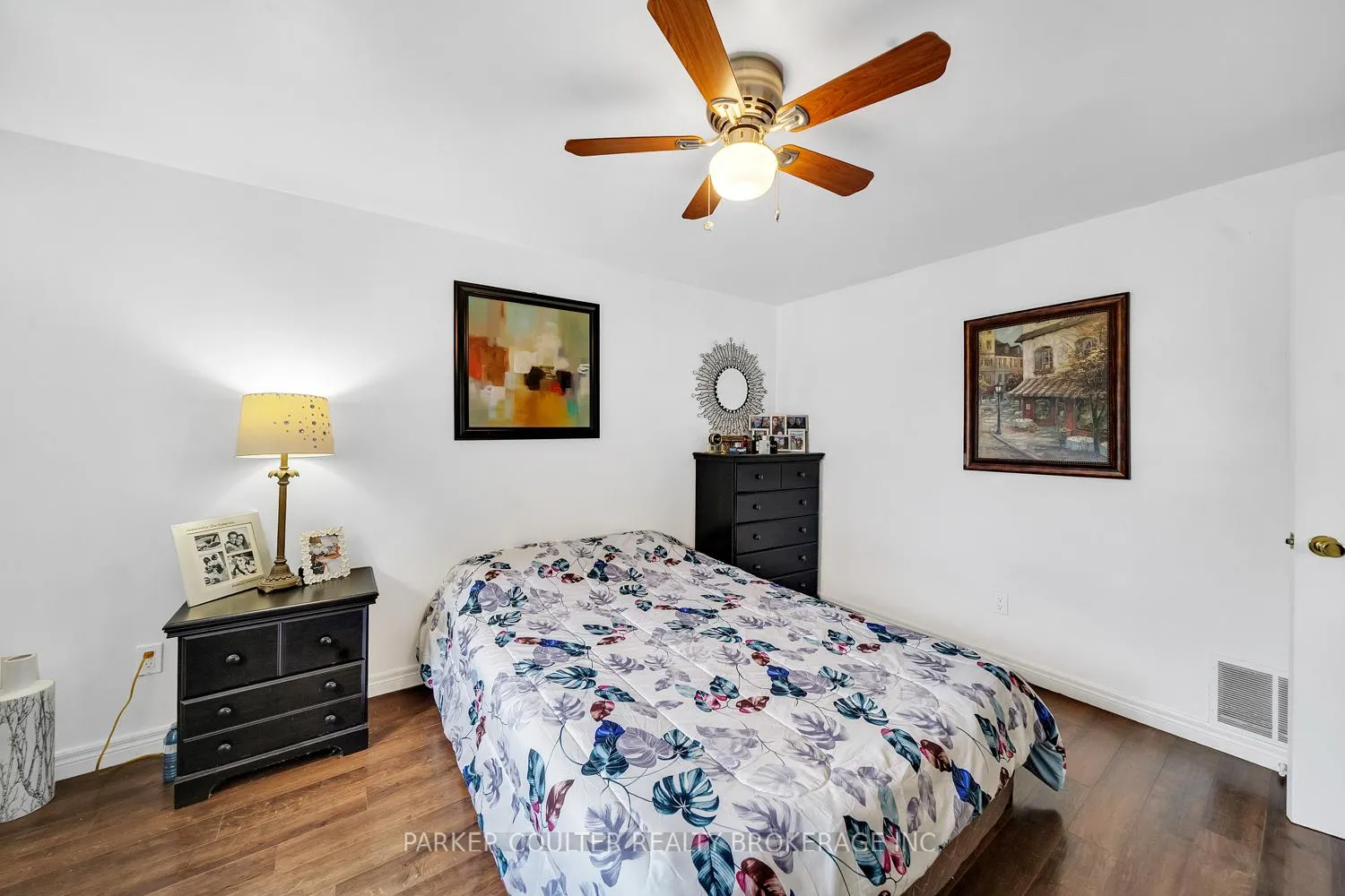 Photo 18 of 23 Chaucer Crescent, Barrie, Letitia Heights — HOMEH