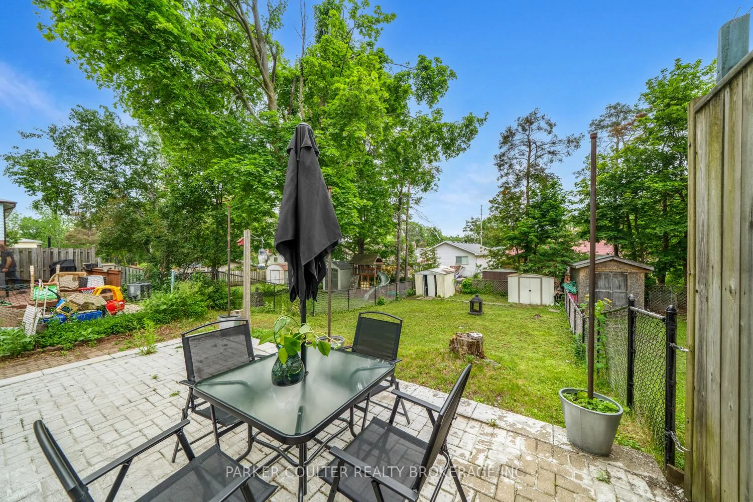 Photo 34 of 23 Chaucer Crescent, Barrie, Letitia Heights — HOMEH