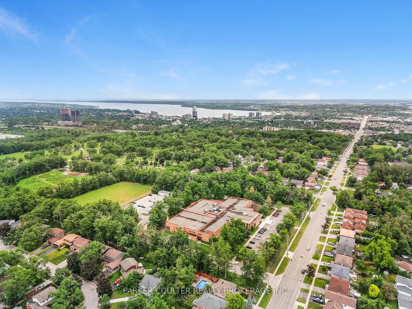 Photo 39 of 23 Chaucer Crescent, Barrie, Letitia Heights — HOMEH