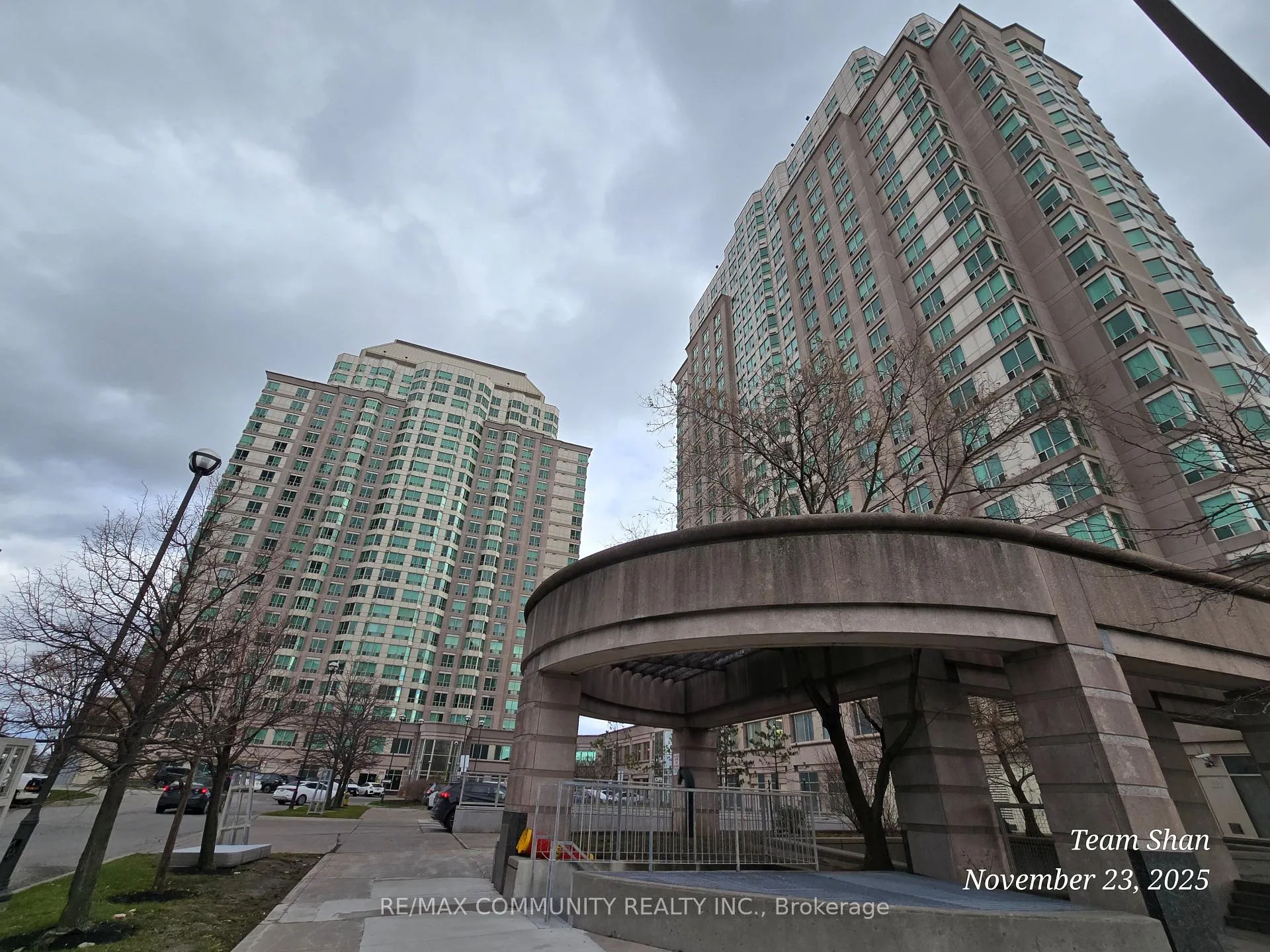 Photo of Unit PH302, 1 Lee Centere Drive