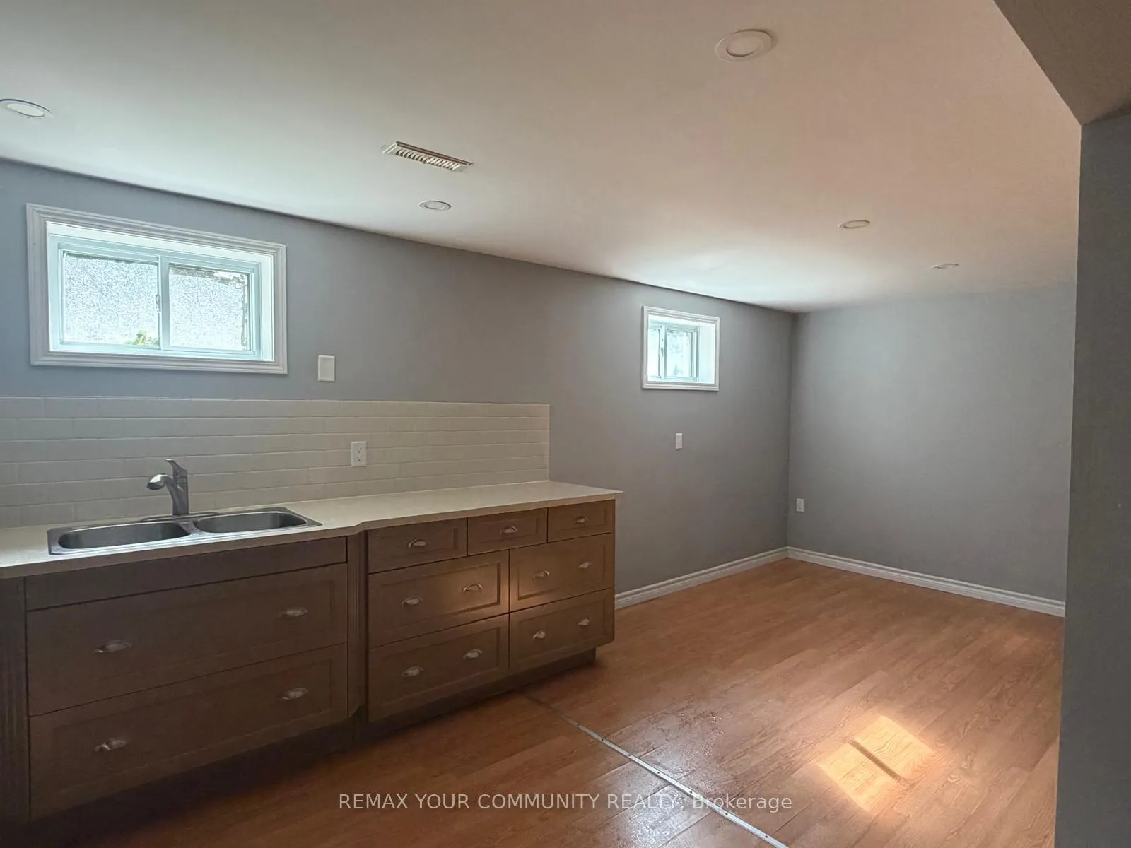 Photo 8 of Unit Bsmt, 17 Daphne Crescent, Barrie, Cundles East — HOMEH