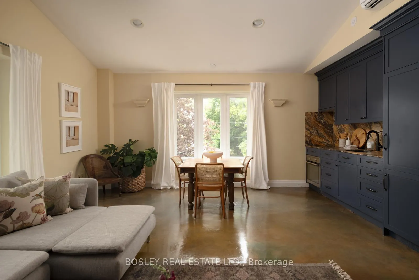 Photo 14 of 2 Roseneath Gardens, Toronto, Oakwood Village — HOMEH