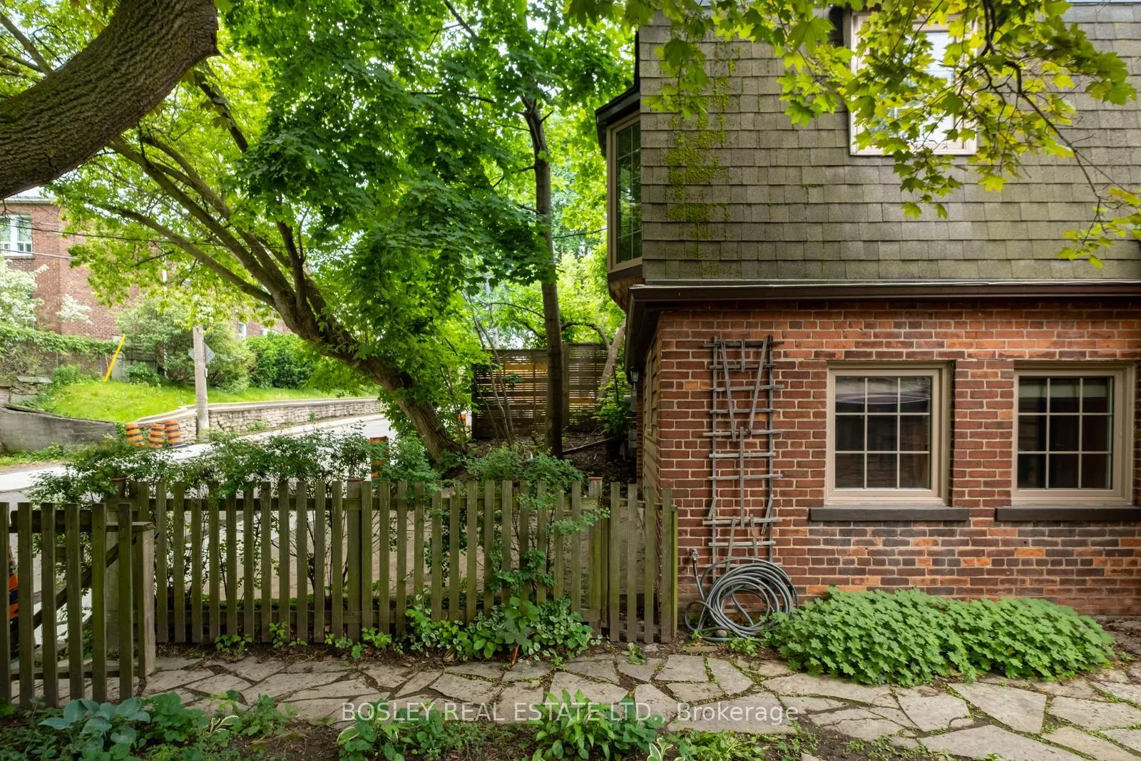 Photo 41 of 2 Roseneath Gardens, Toronto, Oakwood Village — HOMEH