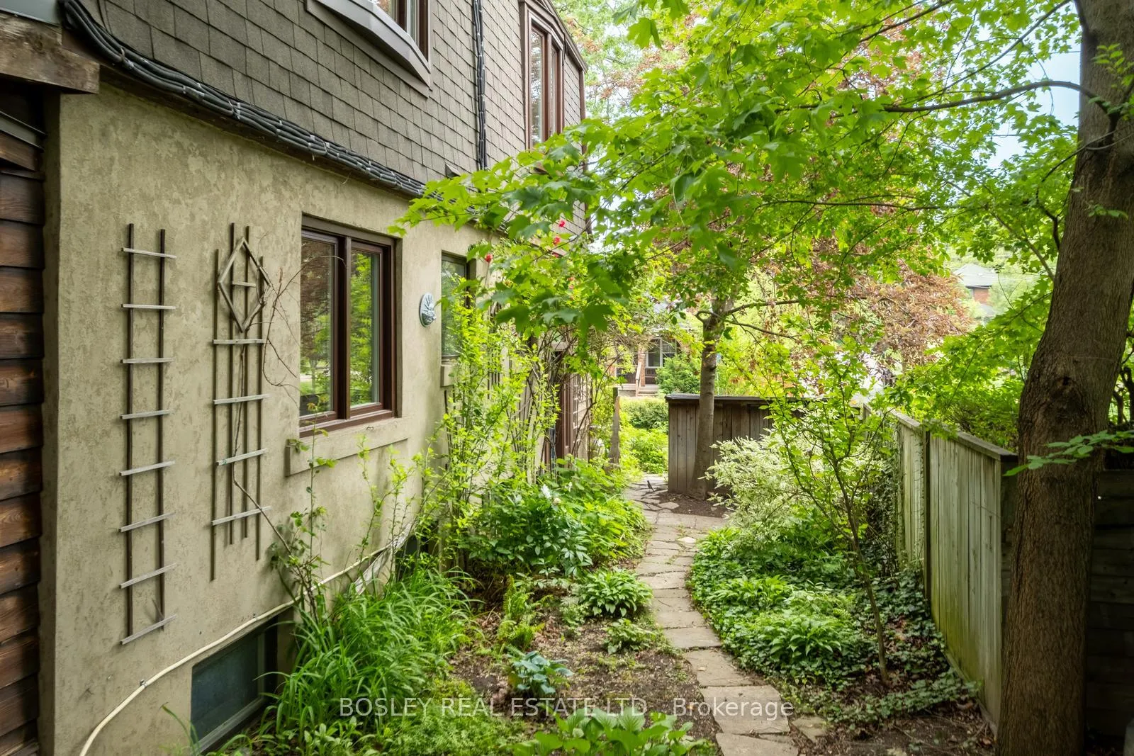 Photo 46 of 2 Roseneath Gardens, Toronto, Oakwood Village — HOMEH