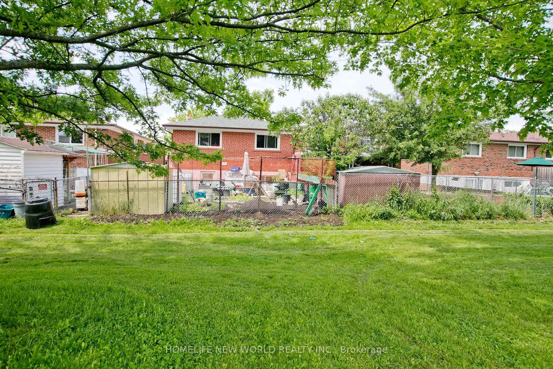Photo 11 of Unit BSMT, 207 Fairglen Avenue, Scarborough, L'Amoreaux — HOMEH