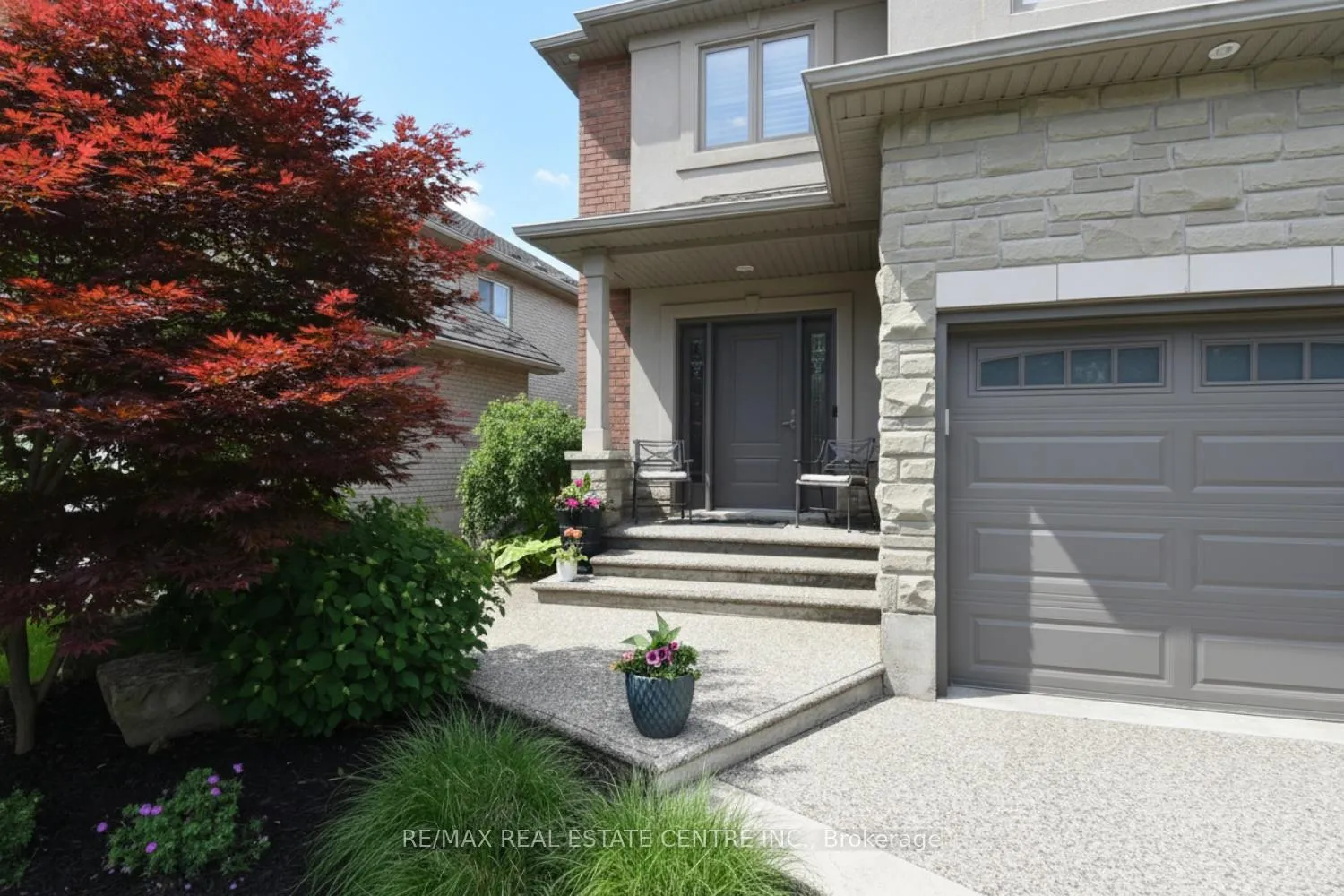 Photo 2 of 227 Valridge Drive, Hamilton, Ancaster — HOMEH