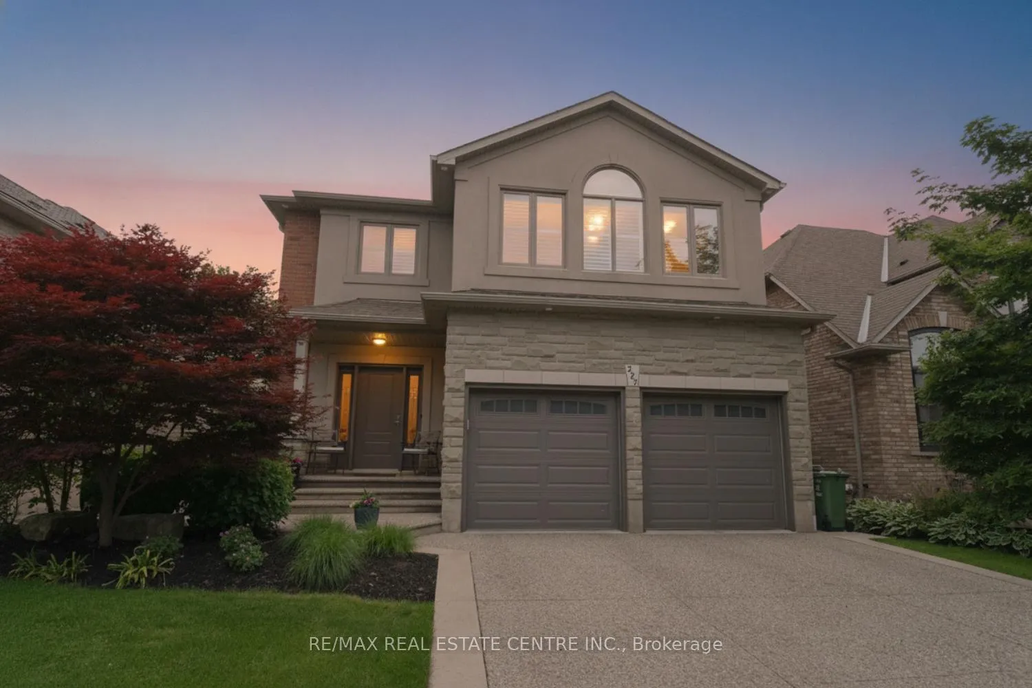Photo 3 of 227 Valridge Drive, Hamilton, Ancaster — HOMEH