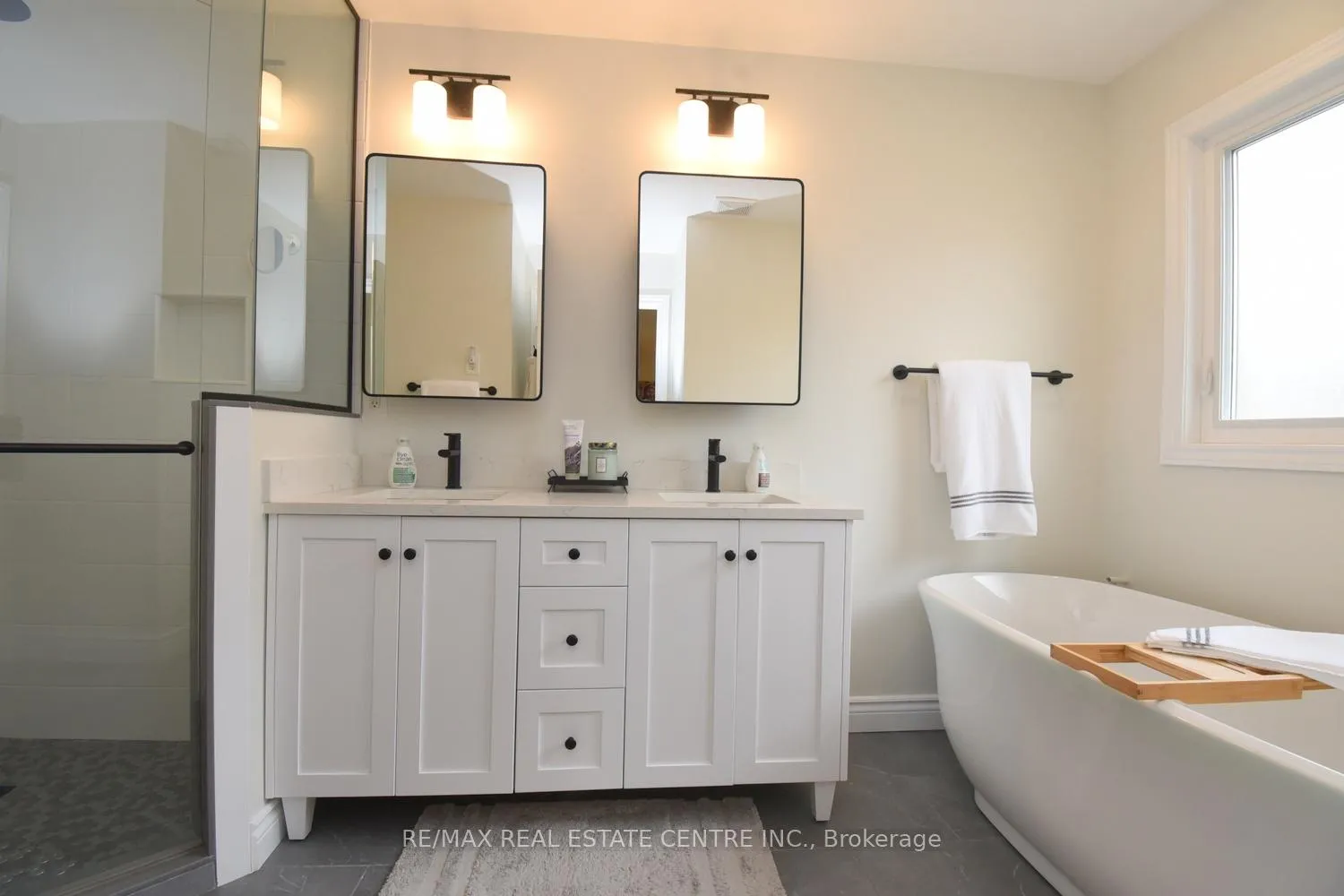 Photo 25 of 227 Valridge Drive, Hamilton, Ancaster — HOMEH