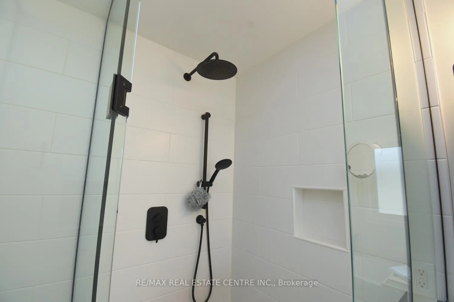 Photo 27 of 227 Valridge Drive, Hamilton, Ancaster — HOMEH
