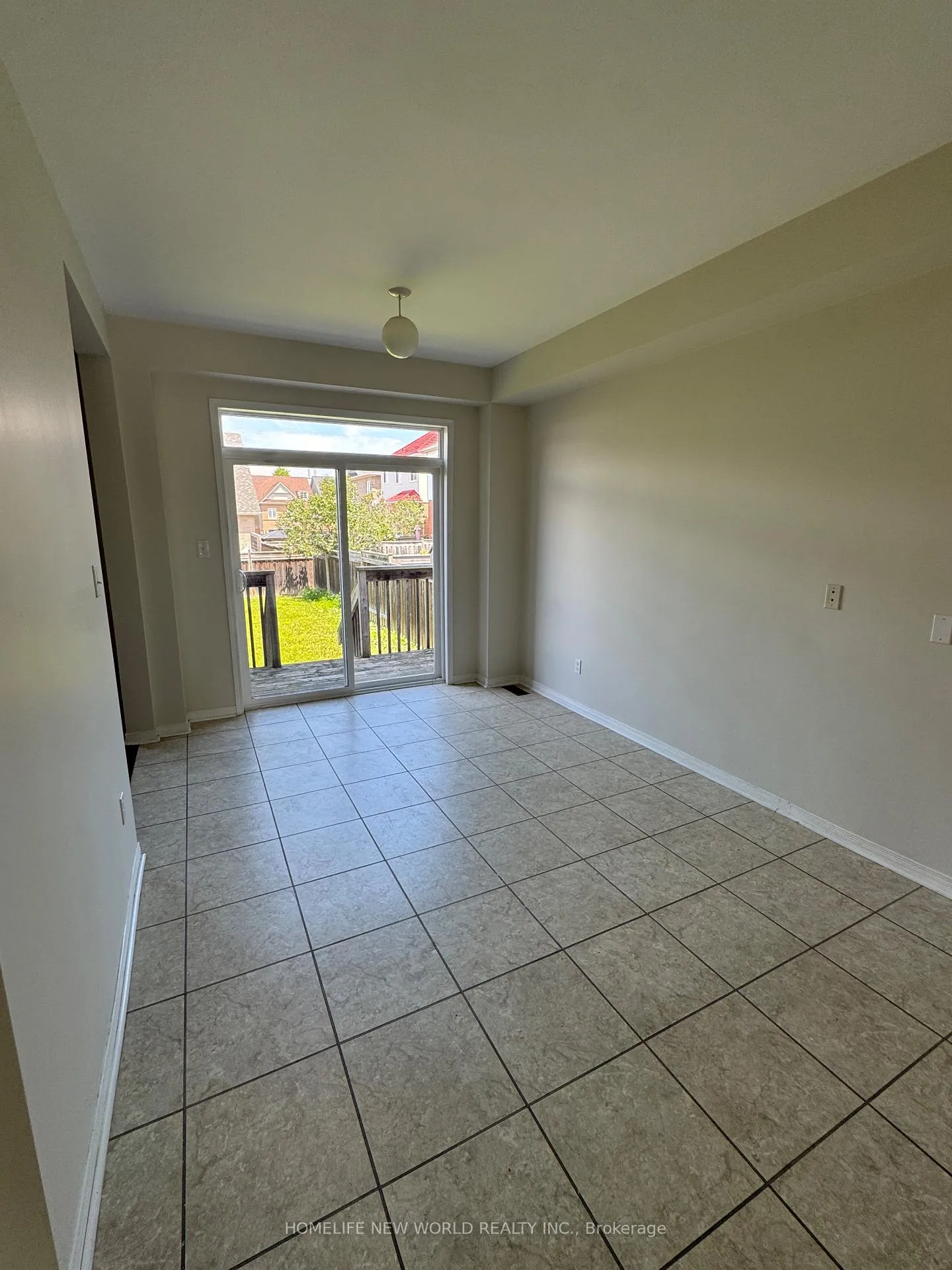 Photo 4 of 1111 Glenbourne Drive, Oshawa, Pinecrest — HOMEH