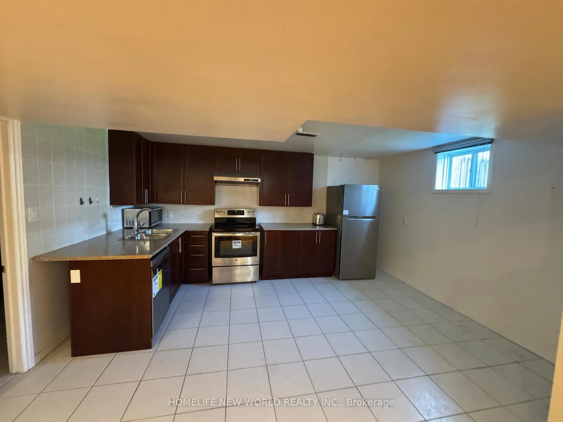 Photo 8 of 1111 Glenbourne Drive, Oshawa, Pinecrest — HOMEH