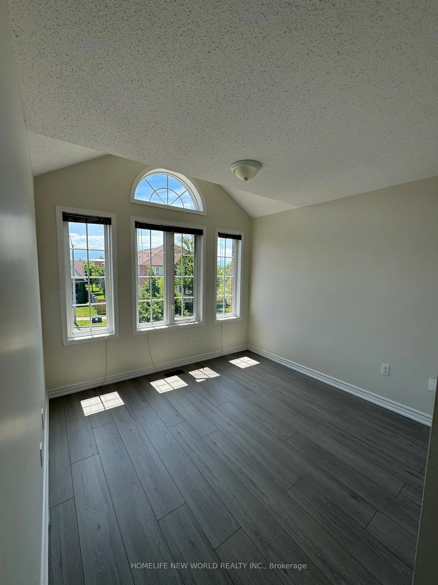 Photo 15 of 1111 Glenbourne Drive, Oshawa, Pinecrest — HOMEH