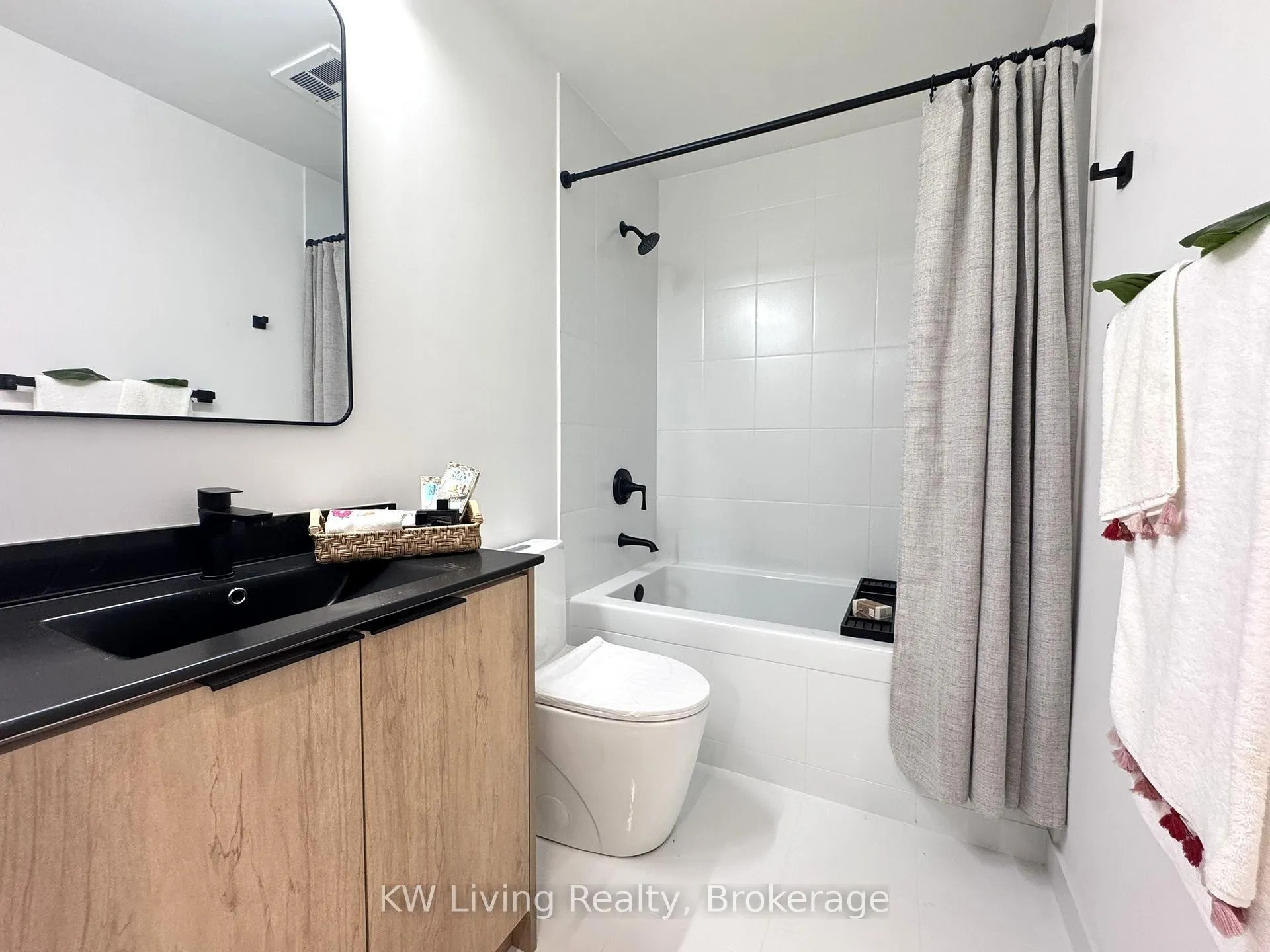 Photo 7 of Unit 2301, 33 Charles Street E, Toronto, Church-Yonge Corridor — HOMEH