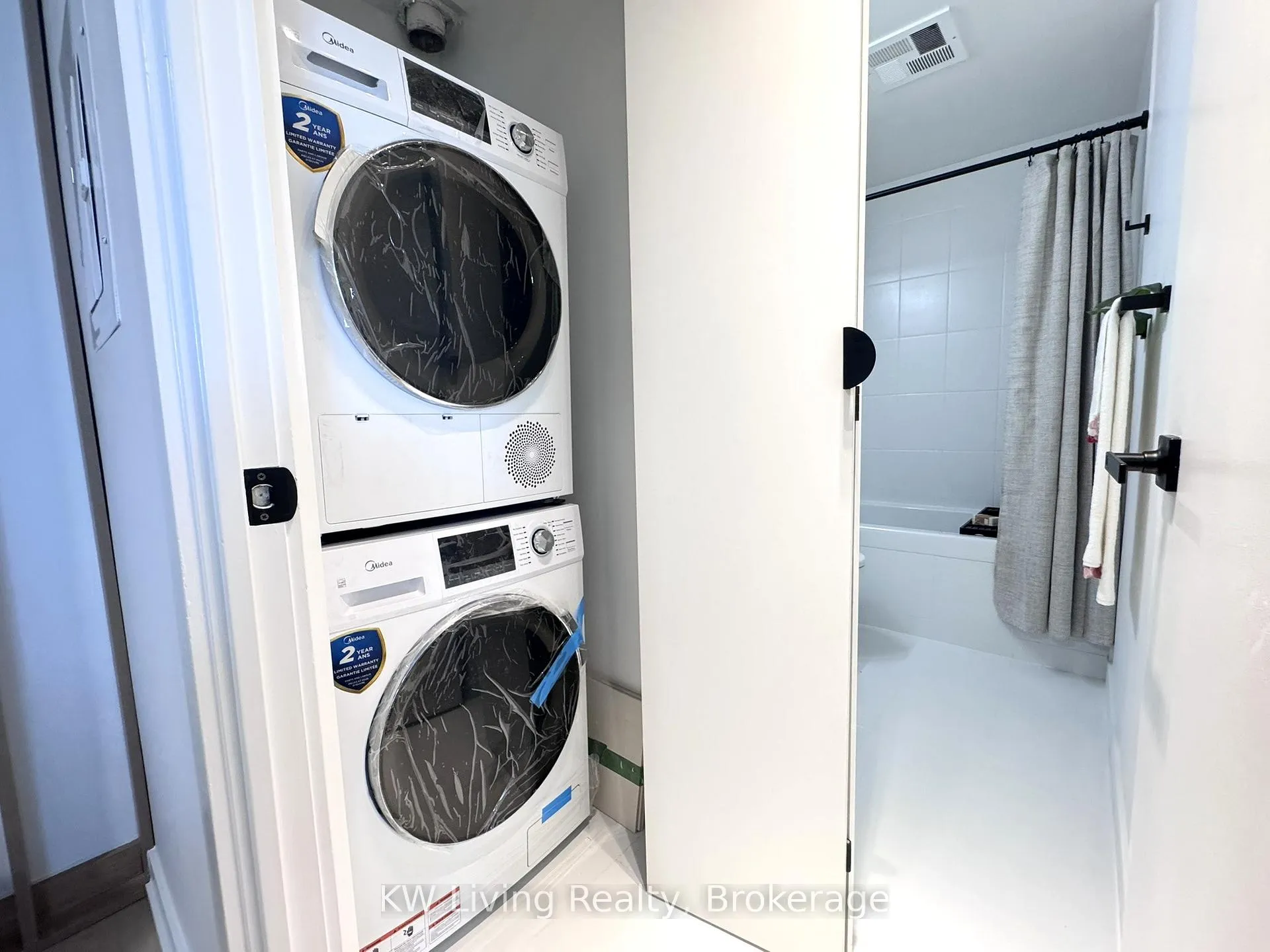 Photo 12 of Unit 2301, 33 Charles Street E, Toronto, Church-Yonge Corridor — HOMEH