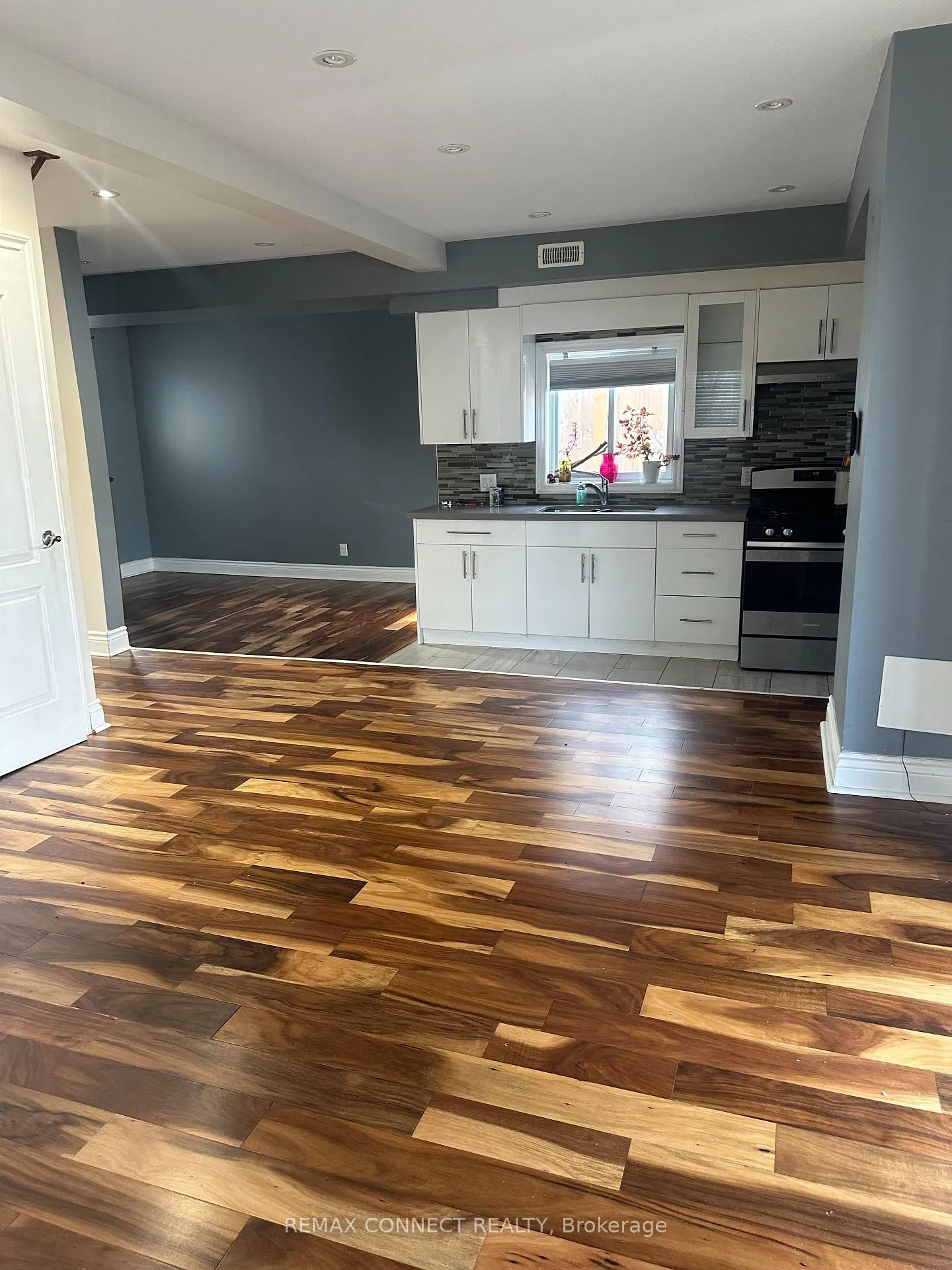 Photo 10 of 57 Fernhill Boulevard, Oshawa, McLaughlin — HOMEH