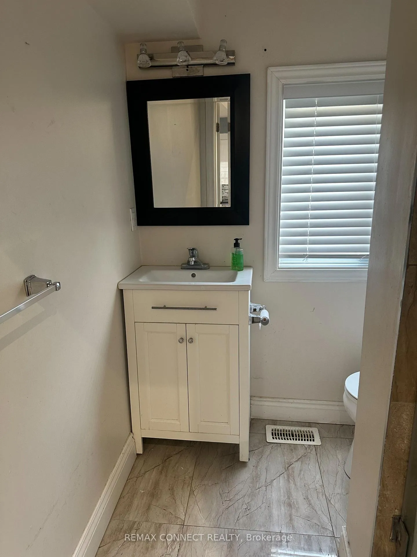 Photo 21 of 57 Fernhill Boulevard, Oshawa, McLaughlin — HOMEH