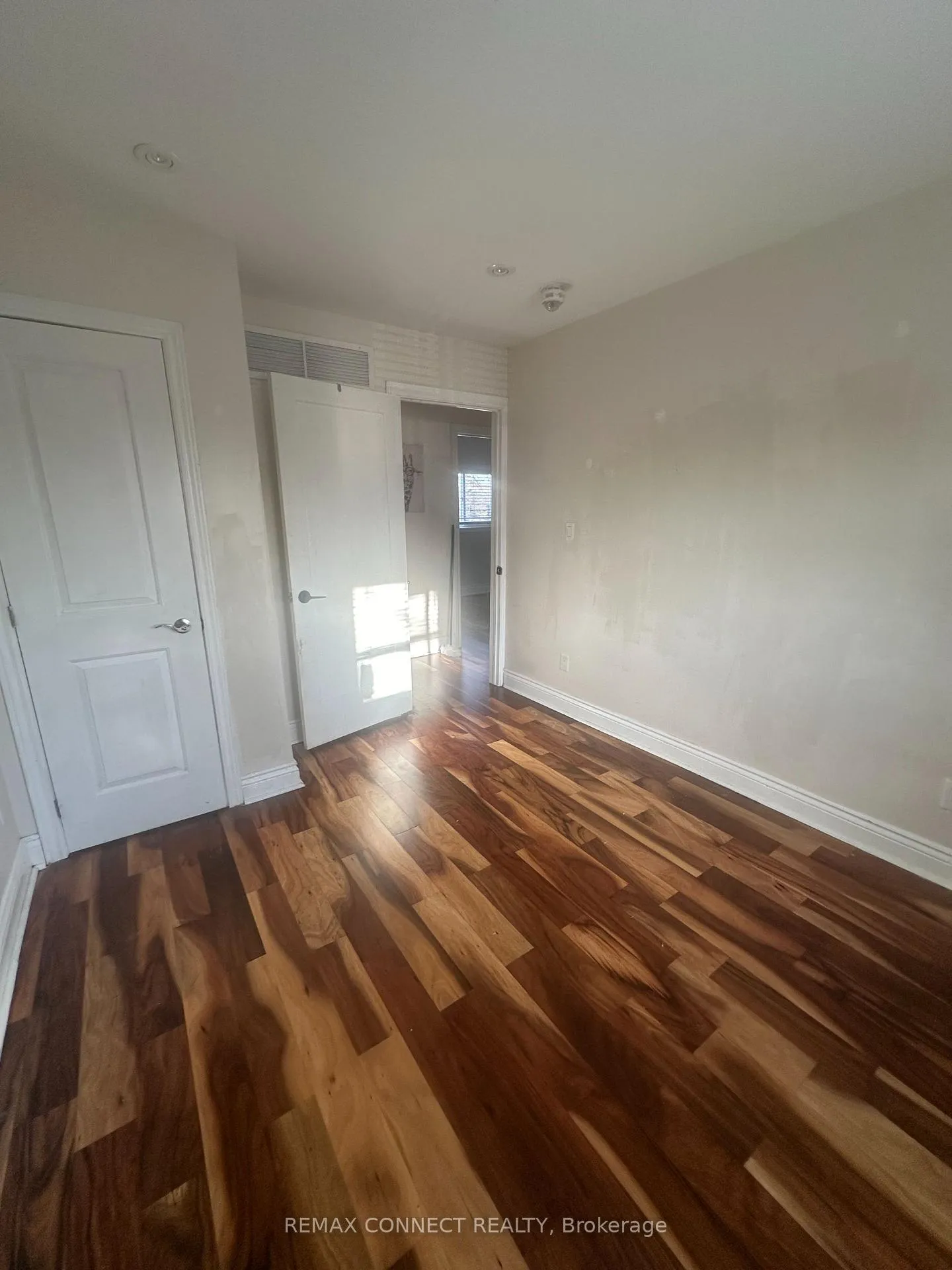 Photo 39 of 57 Fernhill Boulevard, Oshawa, McLaughlin — HOMEH