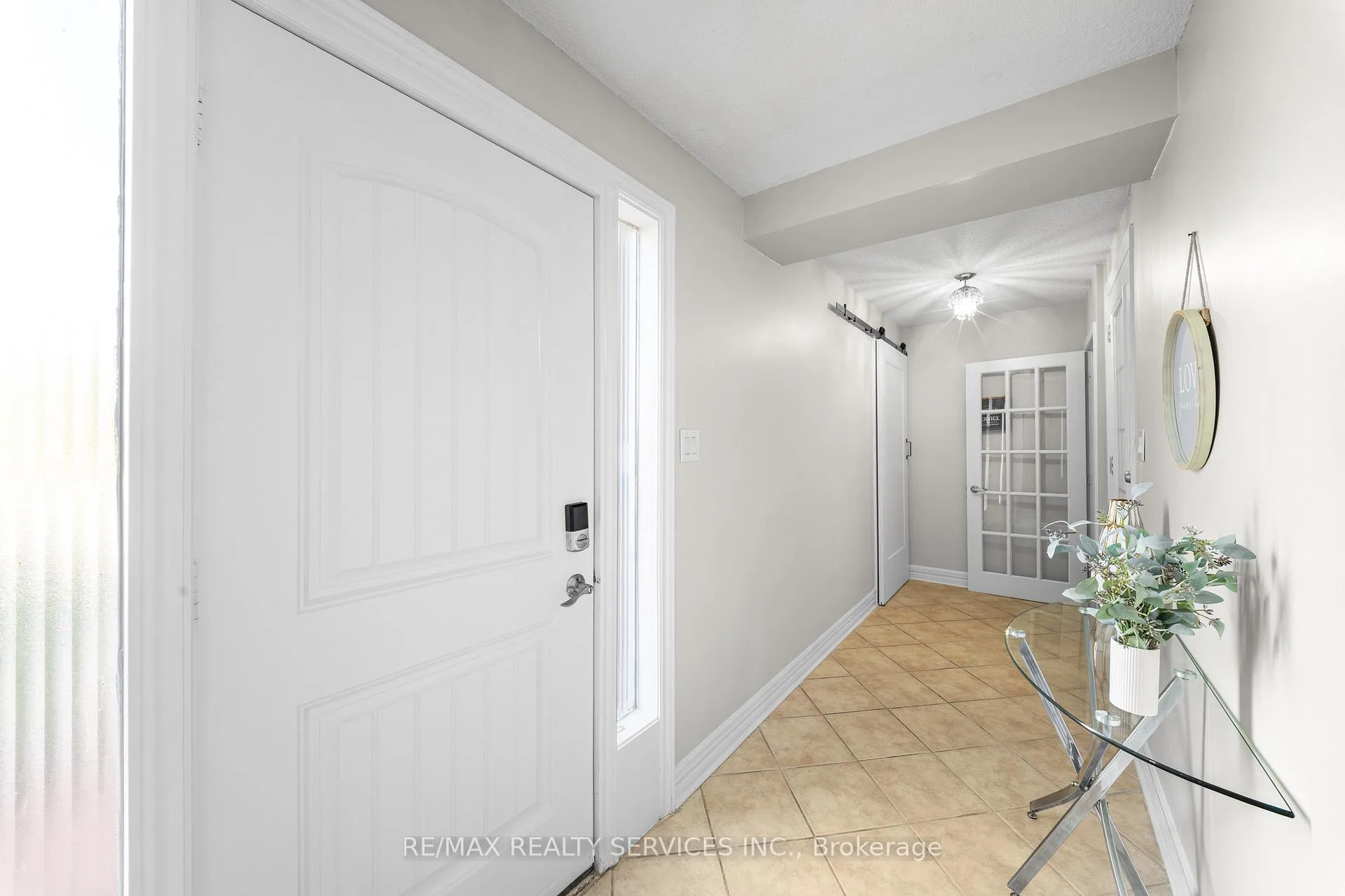 Photo 5 of 28 Kingswood Drive, Brampton, Brampton North — HOMEH