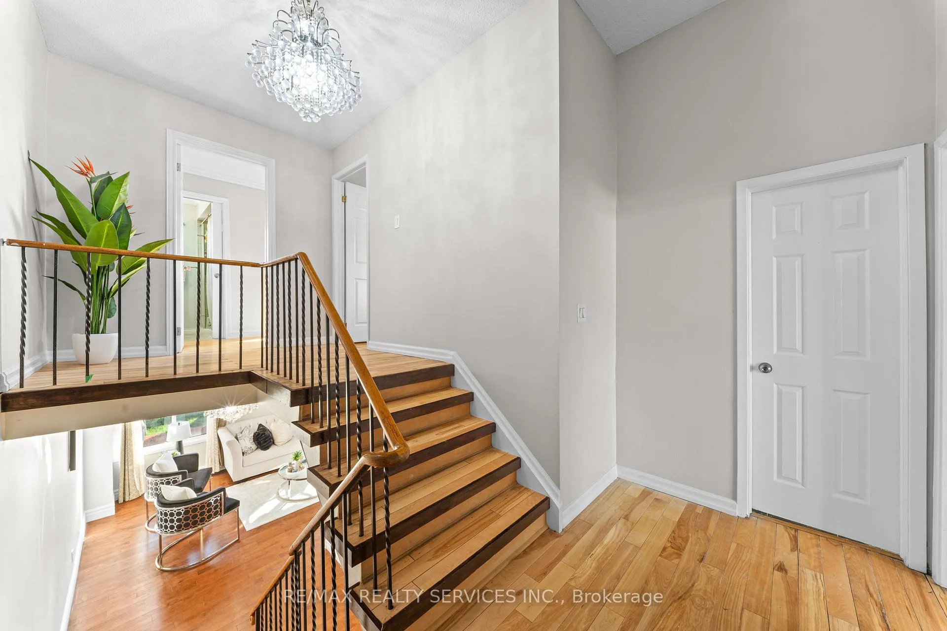 Photo 14 of 28 Kingswood Drive, Brampton, Brampton North — HOMEH